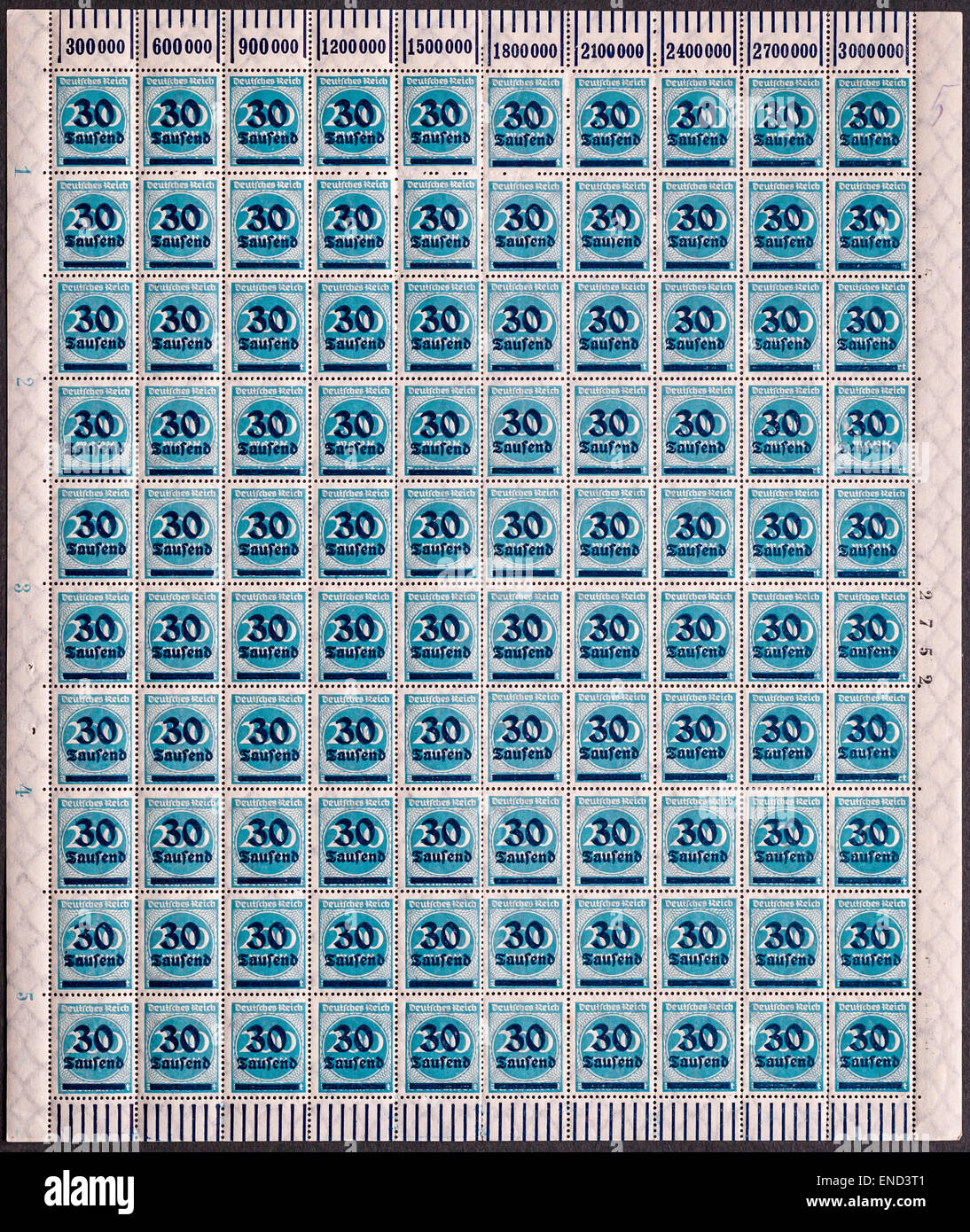 Compilare il foglio di 100 inutilizzati tedesco 1923 30.000 Mark sovradipinta "iper-inflazione" francobolli - Germania. Foto Stock