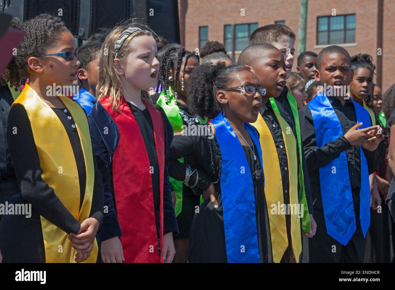 Detroit, Michigan - Detroit il coro dei bambini esegue alla fine di un 'piedi per unità' pistola contro la violenza. Foto Stock