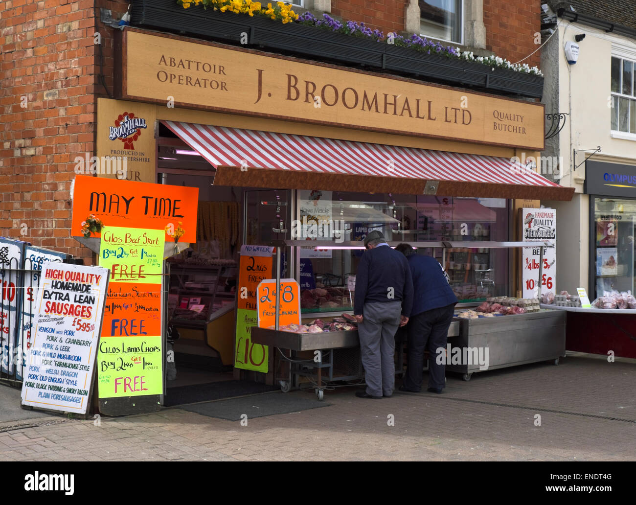 Broomhall macellai shop Dursley una piccola città mercato nel Southern Cotswolds, Gloucestershire in Inghilterra Foto Stock