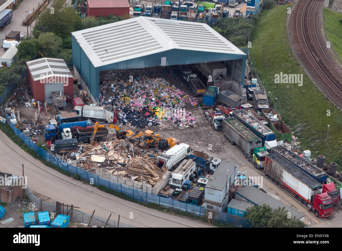 Impianto di riciclaggio nella zona est di Londra visto da sopra Foto Stock