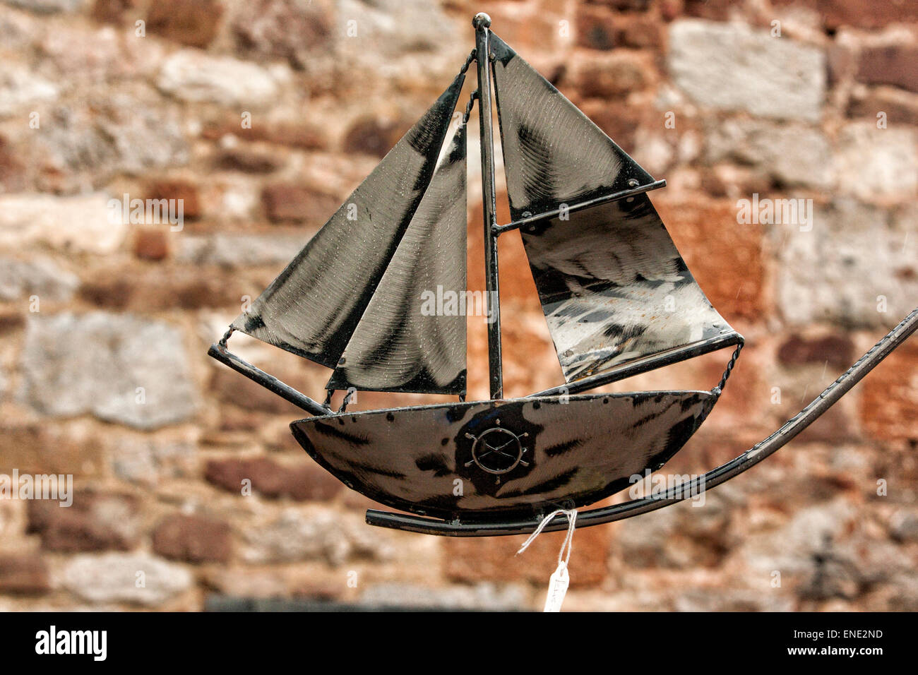 Nave di metallo design in un garden center per l'uso in un giardino Foto Stock