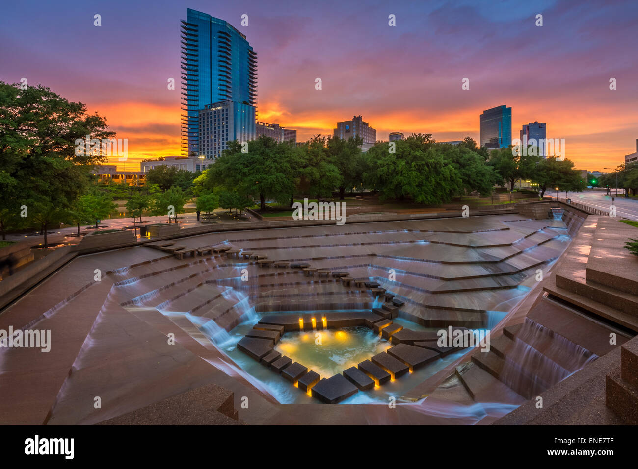 Il Fort Worth giardini d'acqua, costruito nel 1974, è situato sul lato sud del centro di Fort Worth, Texas Foto Stock