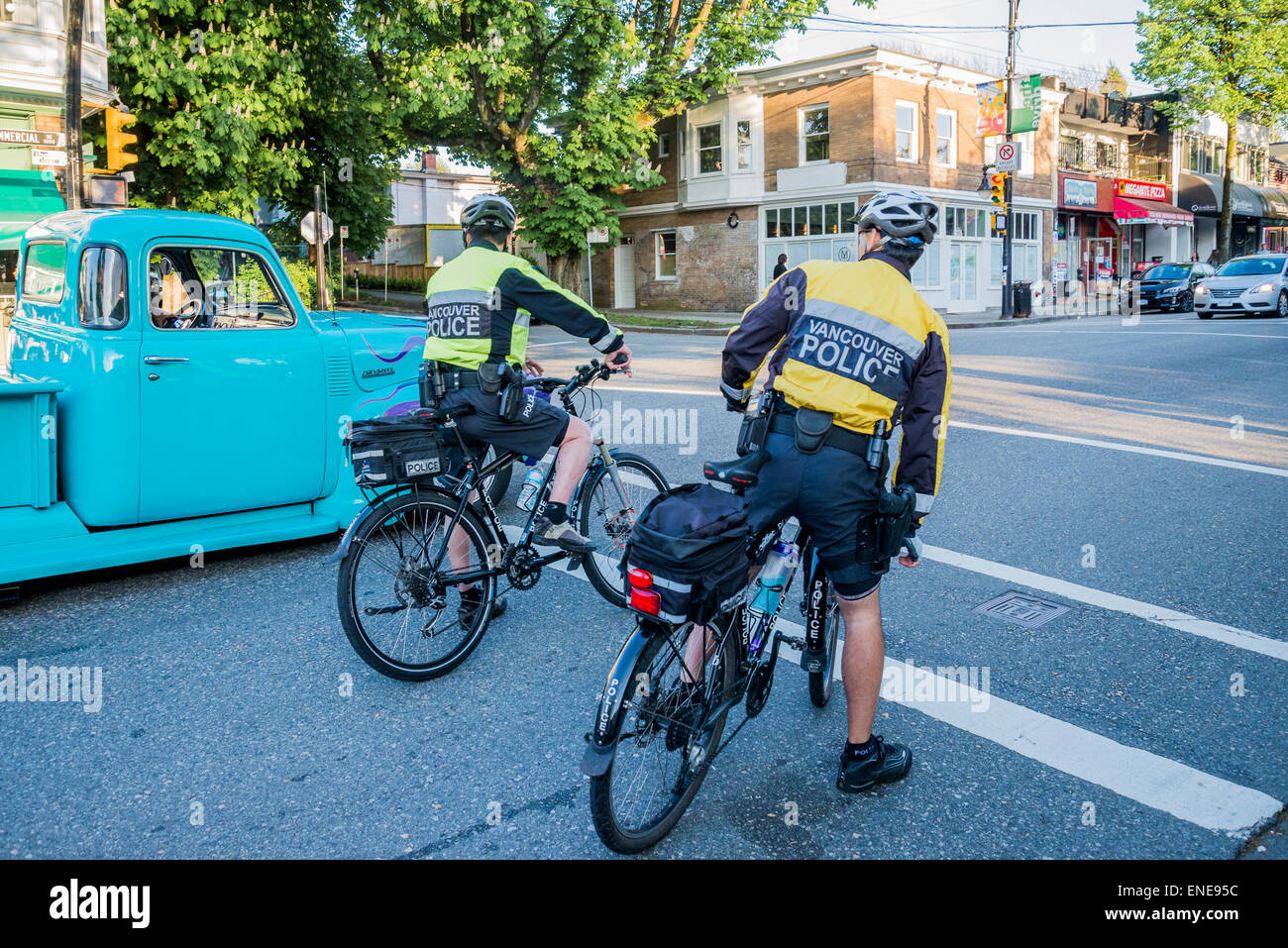 Pattuglia di polizia su biciclette, Unità commerciale, Vancouver, B.C. Canada Foto Stock