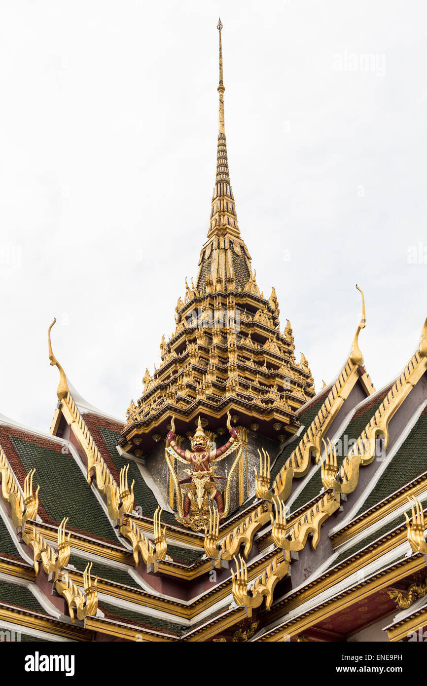 Il Dusit Maha Prasat Hall, il Grand Palace e il Wat Phra Kaeo, Bangkok, Thailandia, Asia Foto Stock