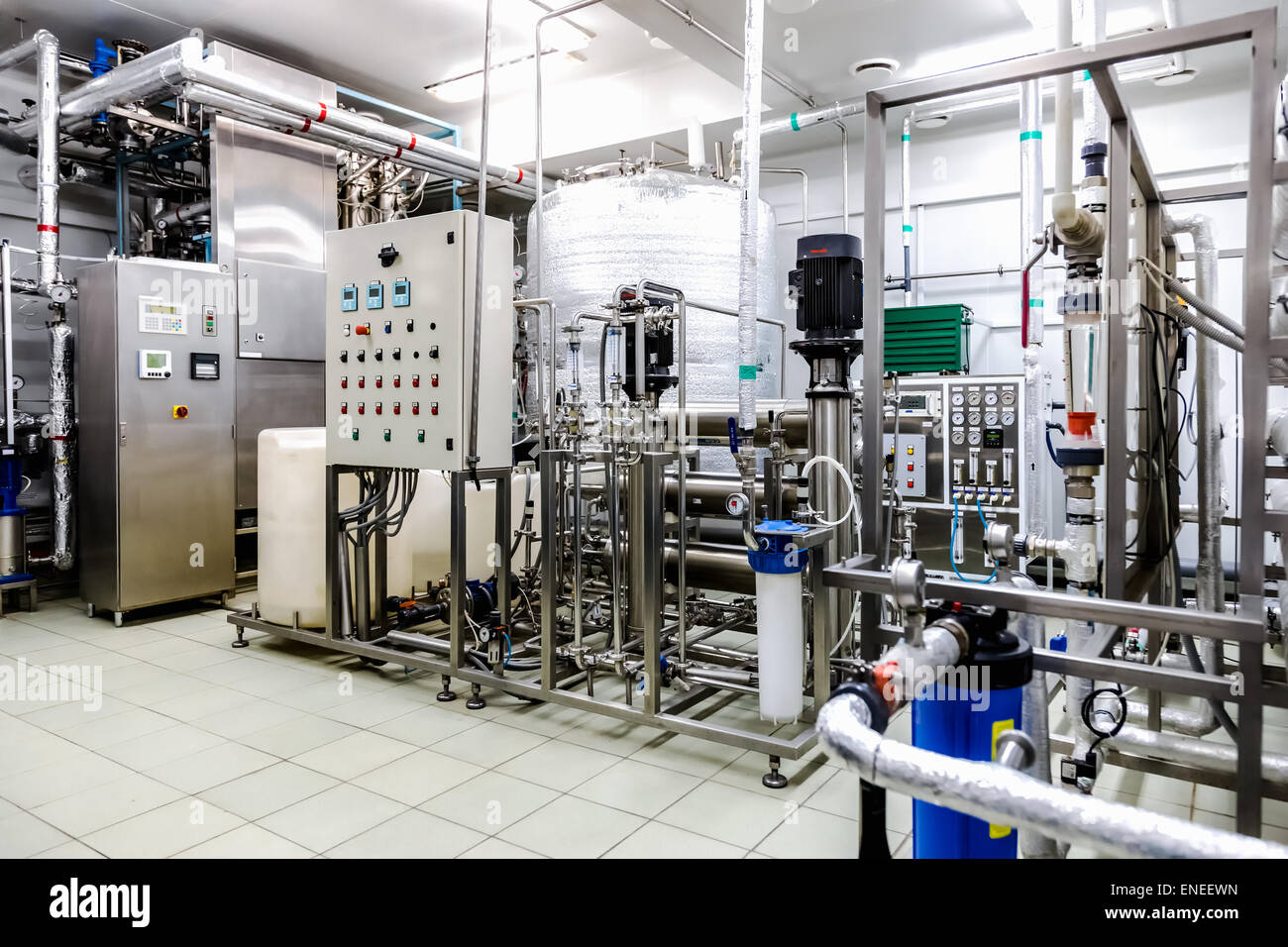 L'acqua condizionata camera e il modo di controllo apparecchiature su industria farmaceutica o impianto chimico Foto Stock