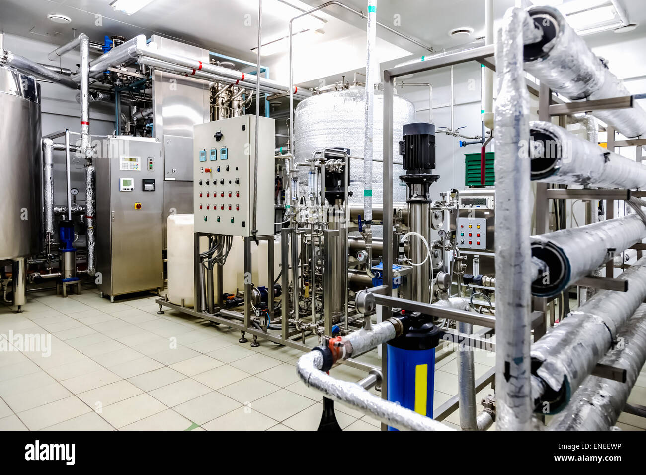 L'acqua condizionata camera e il modo di controllo apparecchiature su industria farmaceutica o impianto chimico Foto Stock