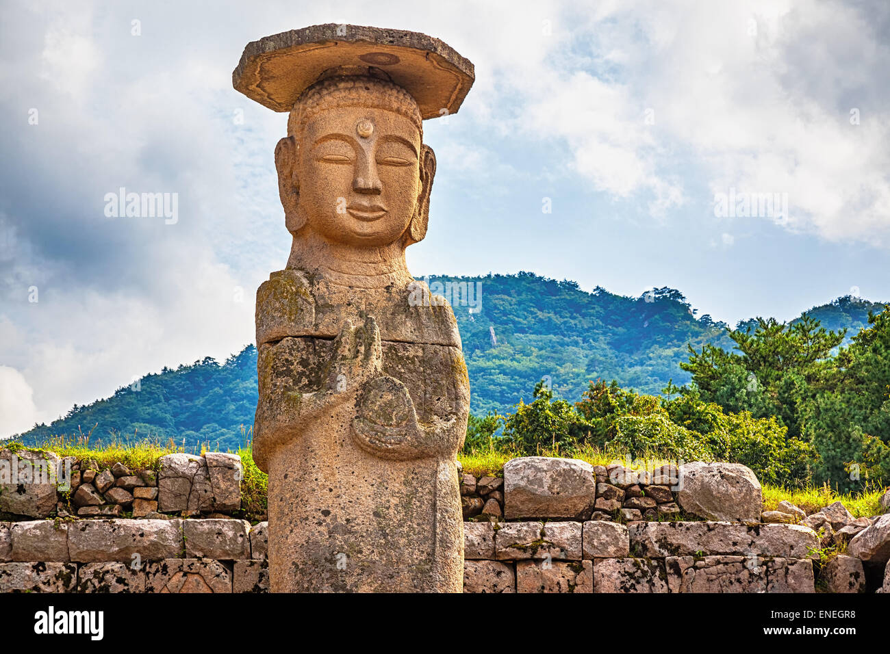 Grande o gigante di pietra antica statua del Buddha in Corea del Sud Foto Stock