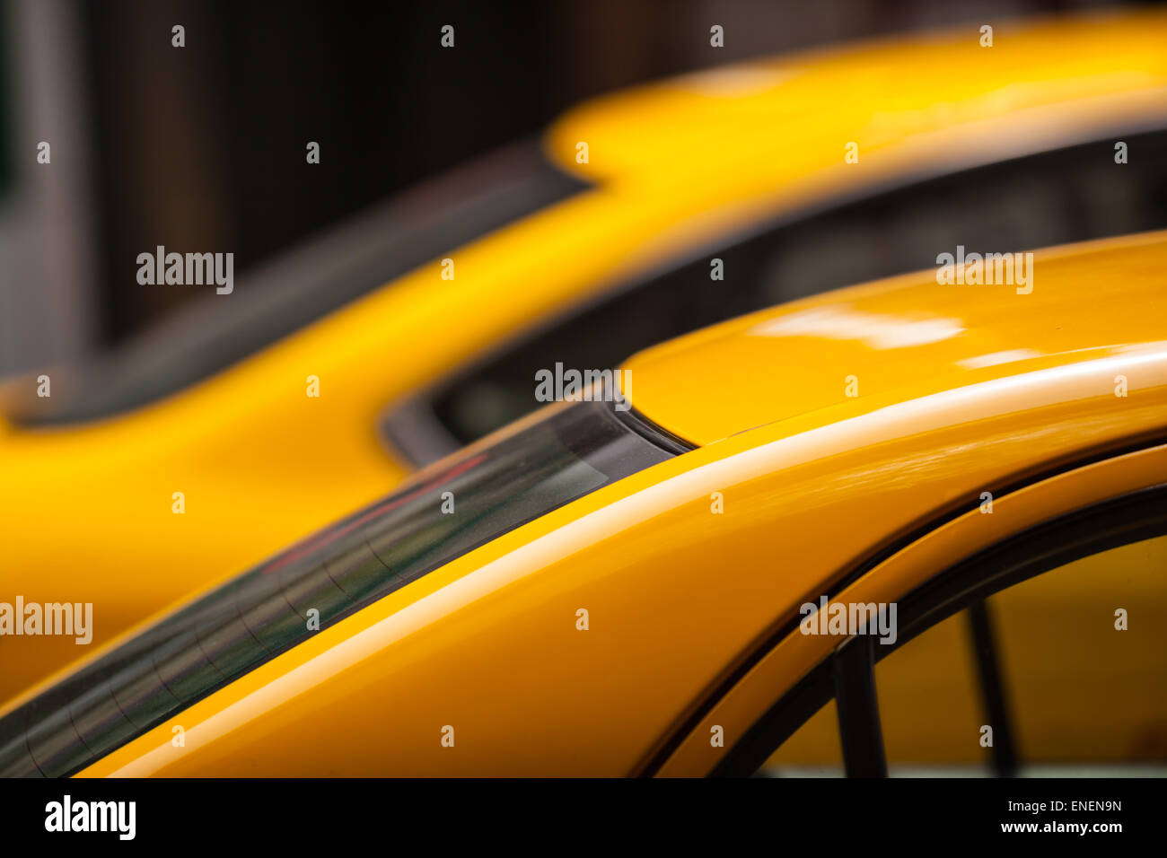 Dettaglio di attesa Yellow taxi auto in città Foto Stock