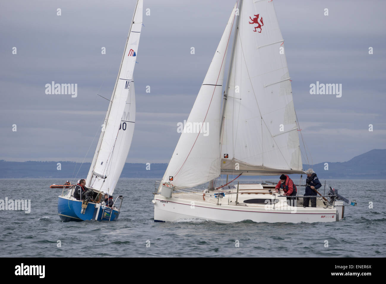 Yacht a vela racing a North Berwick Foto Stock