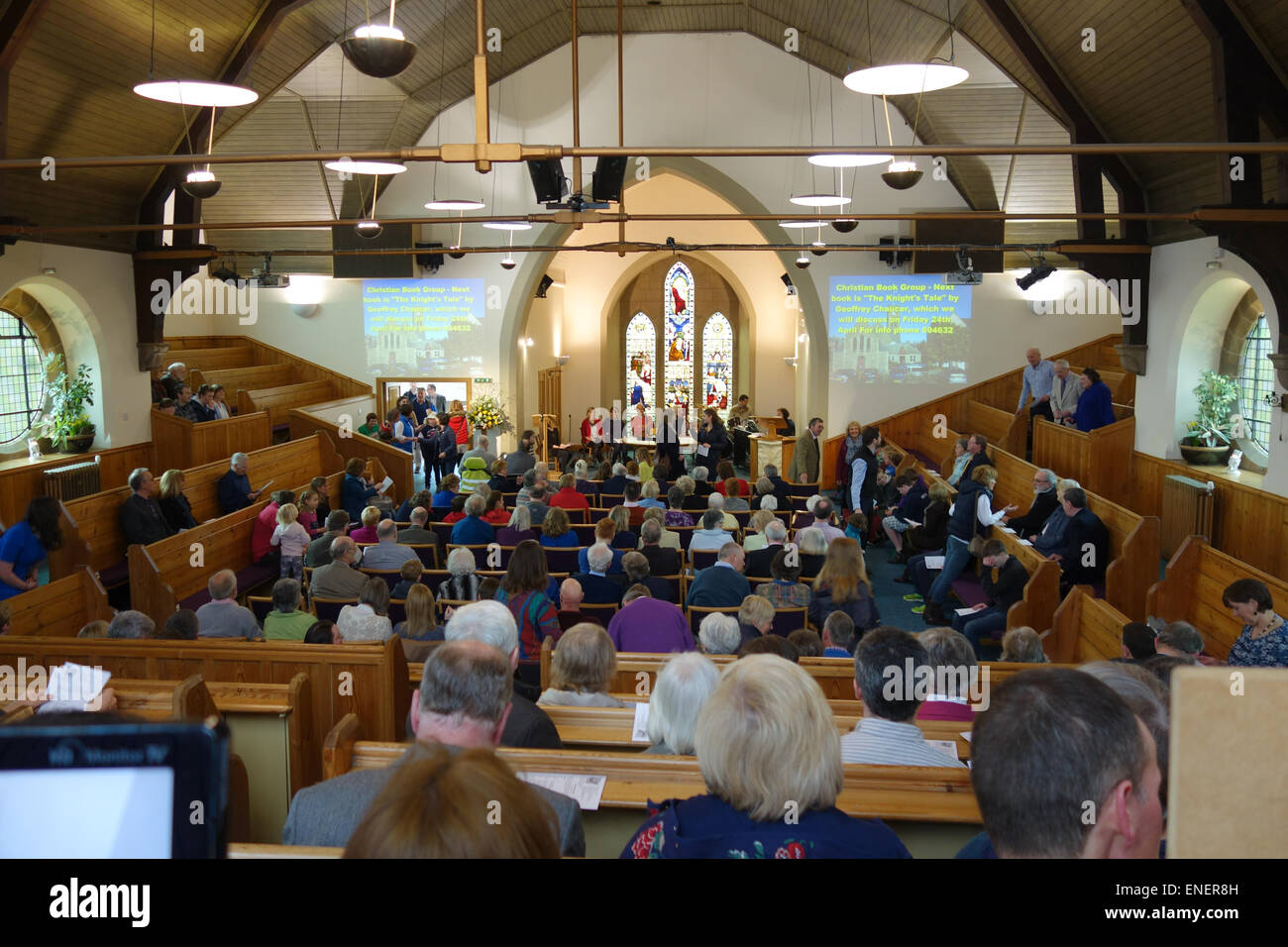 Prima di iniziare il servizio in chiesa, St Andrew Blackadder Chiesa, North Berwick Foto Stock