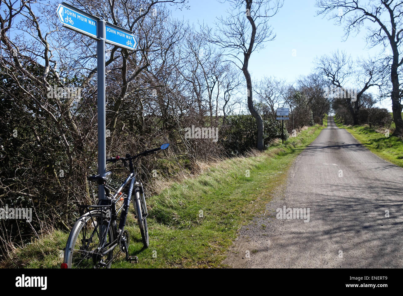 Bike a fianco di John Muir modo, percorso ciclabile segni, vicino Blackdykes, North Berwick Foto Stock