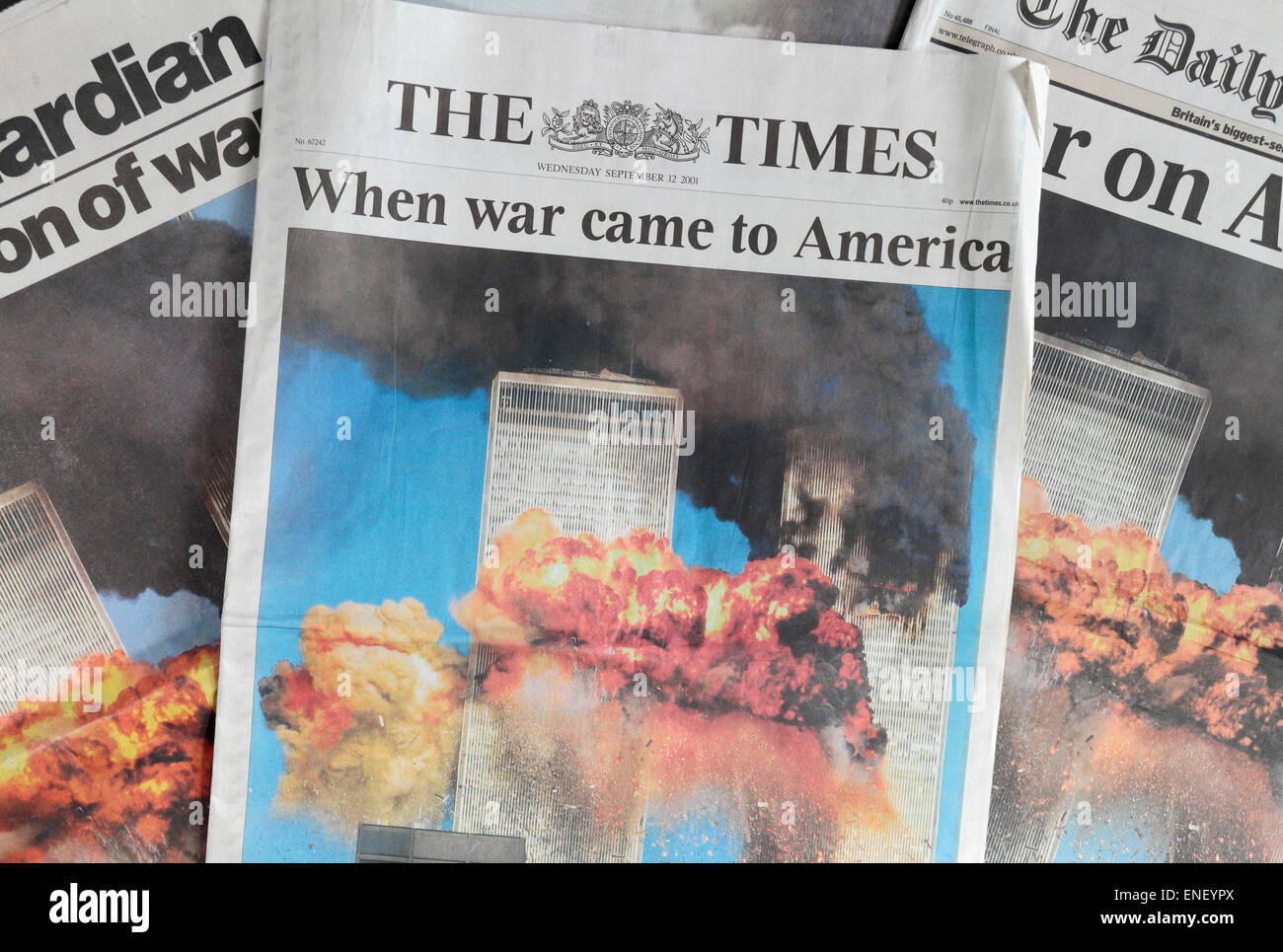 Giornali Britannici in seguito agli attacchi terroristici contro gli Stati Uniti dell'11 settembre 2001. Foto Stock