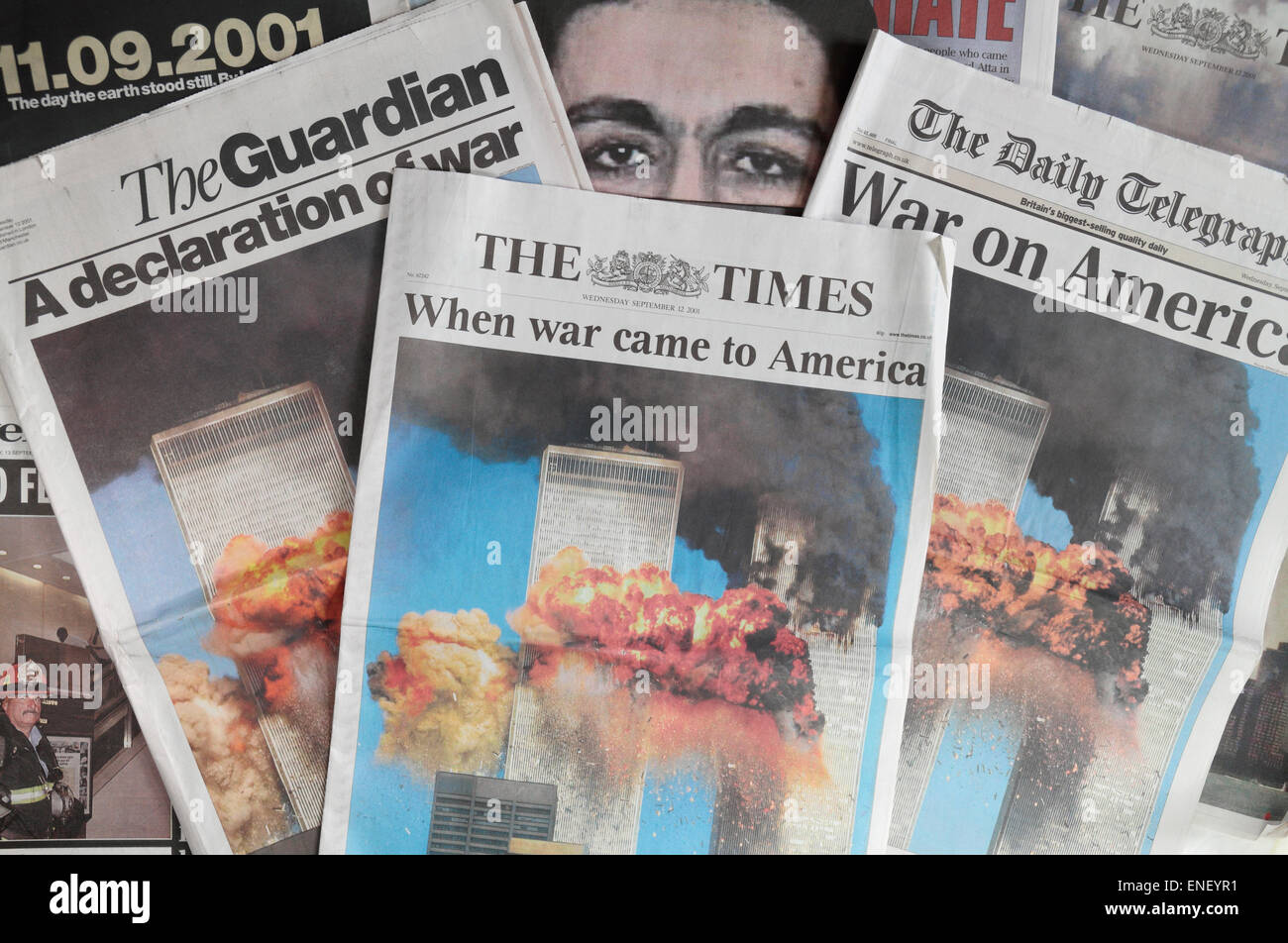 Giornali Britannici in seguito agli attacchi terroristici contro gli Stati Uniti dell'11 settembre 2001. Foto Stock