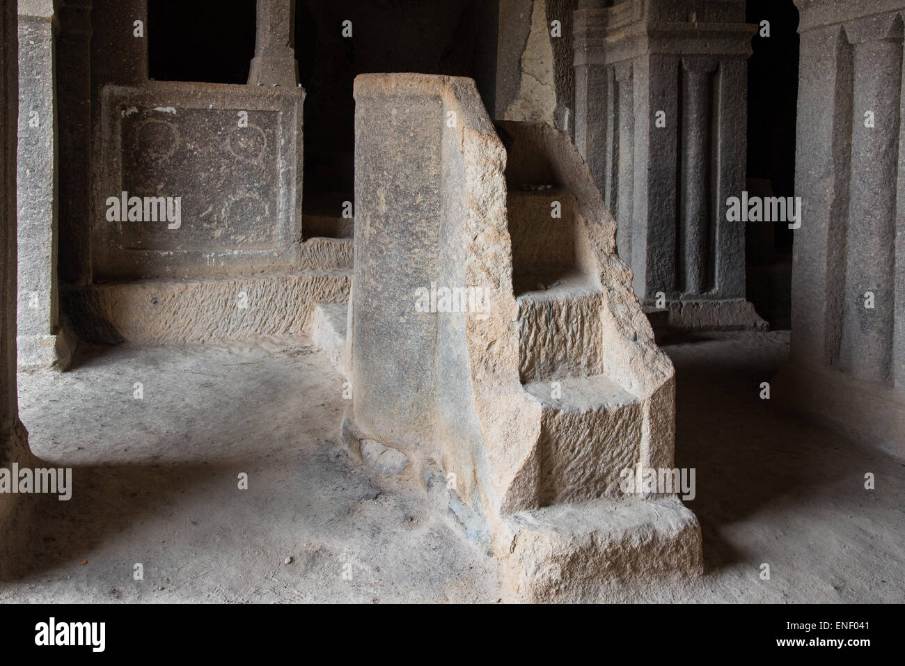 Pulpito intagliato Durmus Kadir Chiesa, Karsibucak, Goreme, Cappadocia, Turchia. Questo è il solo esempio in locali le chiese rupestri Foto Stock