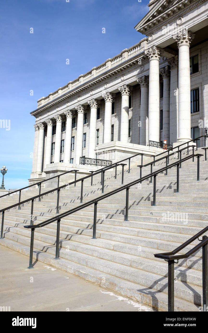 Le scale conducono alla Utah State Capitol Building a Salt Lake City, Utah, Stati Uniti d'America Foto Stock
