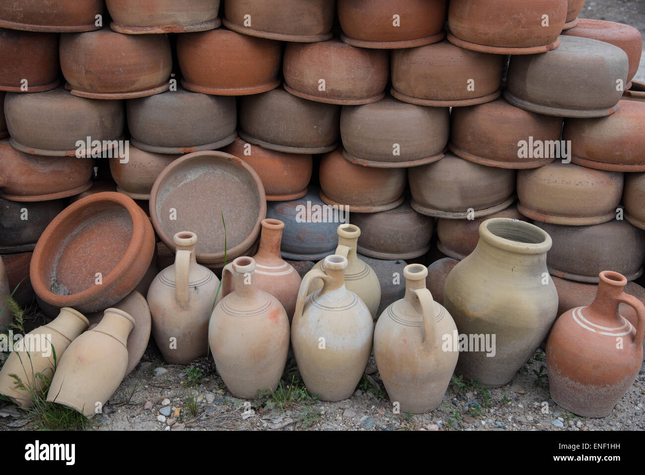 Ceramiche al di fuori di un negozio di Avanos, Turchia Foto Stock