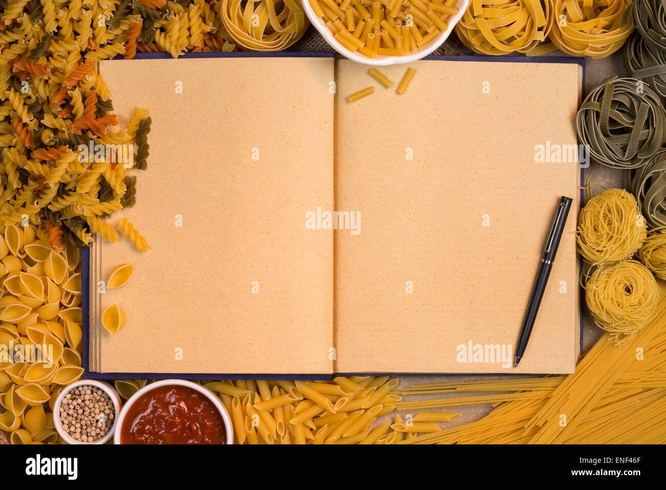 La pasta italiana - ricetta vuota pagine di libri con spazio per il testo Foto Stock