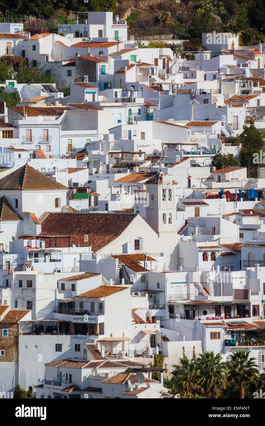 Frigiliana, provincia di Malaga, Axarquia Andalusia. Bianco tipico lavato città di montagna. Foto Stock