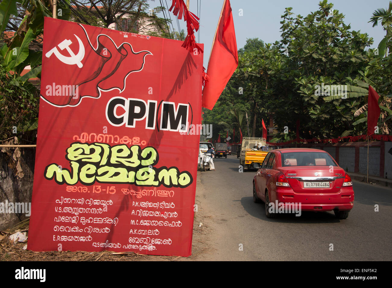 Striscioni stradali del CPIM ( Partito Comunista dell'India ( Marxista) durante una campagna elettorale a Ernakulam, Kerala, India Foto Stock