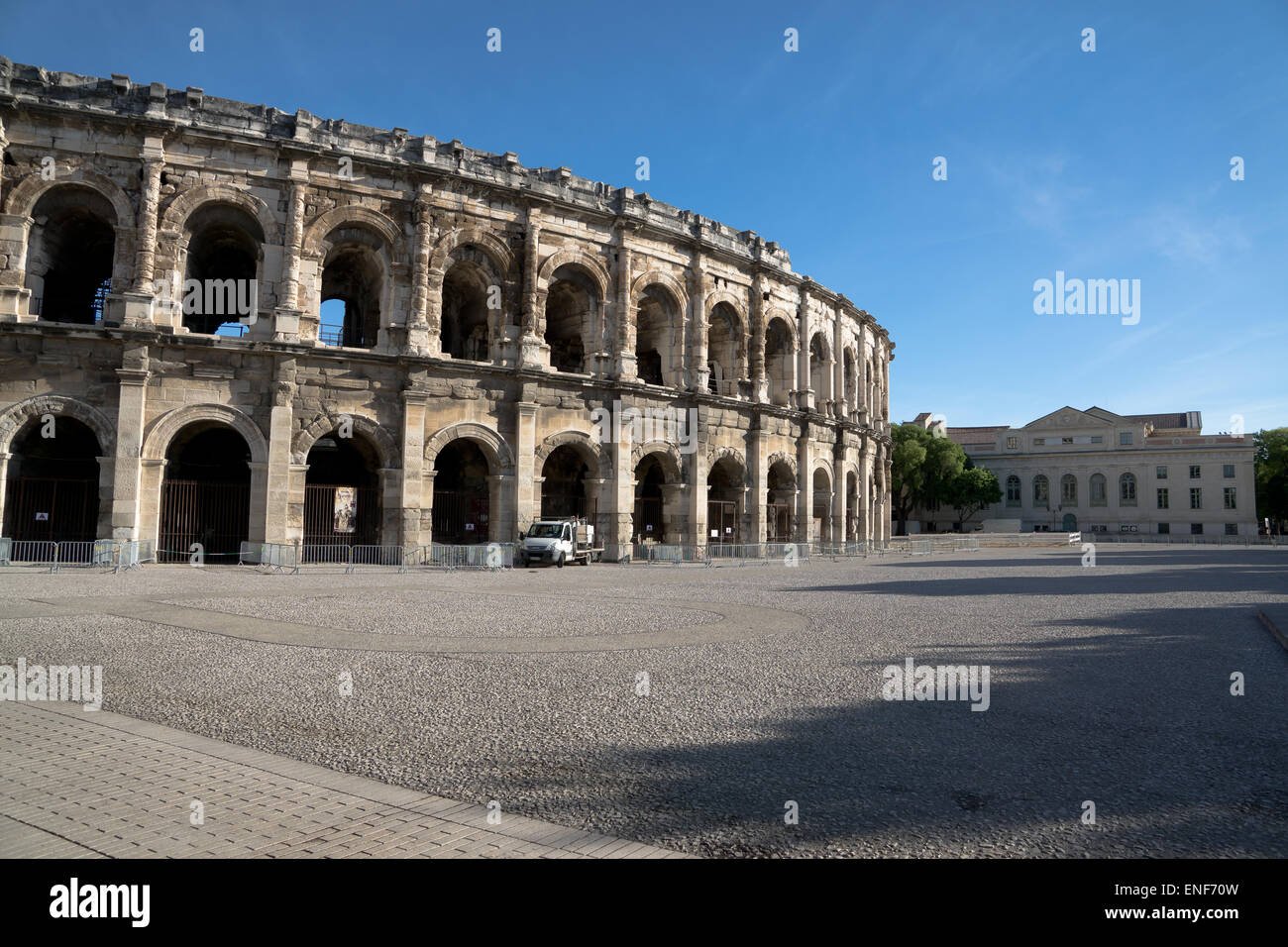 L'arena di Nimes è un anfiteatro romano situato nella città francese di Nimes. Foto Stock