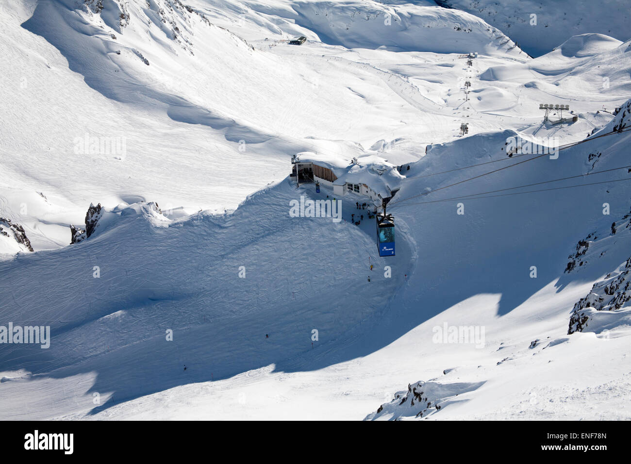 Funivia in viaggio verso la stazione di vertice di Valluga St Anton am Arlberg Austria Foto Stock