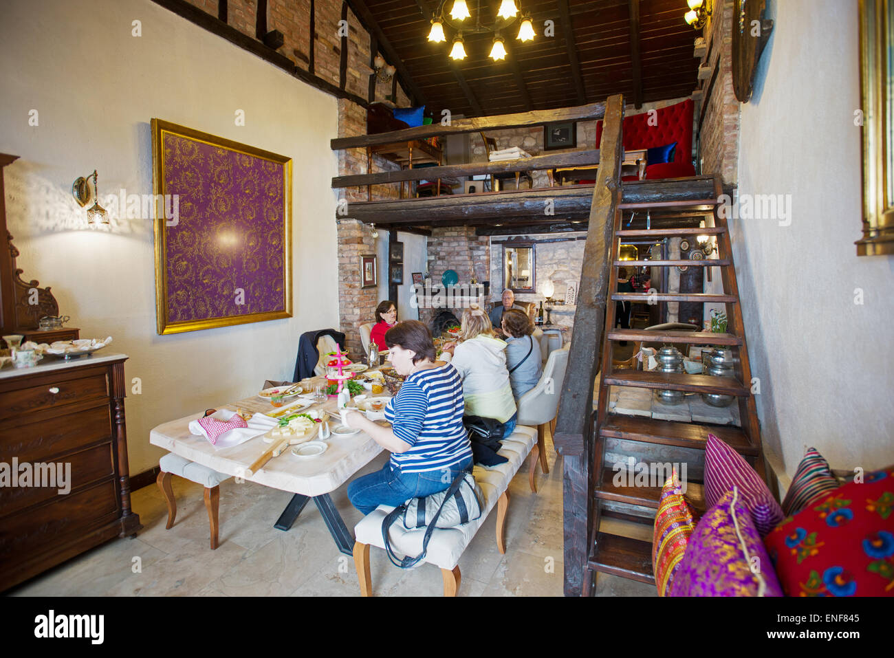 Uzun Avlu cafe ristorante in urla Izmir, Turchia Foto Stock