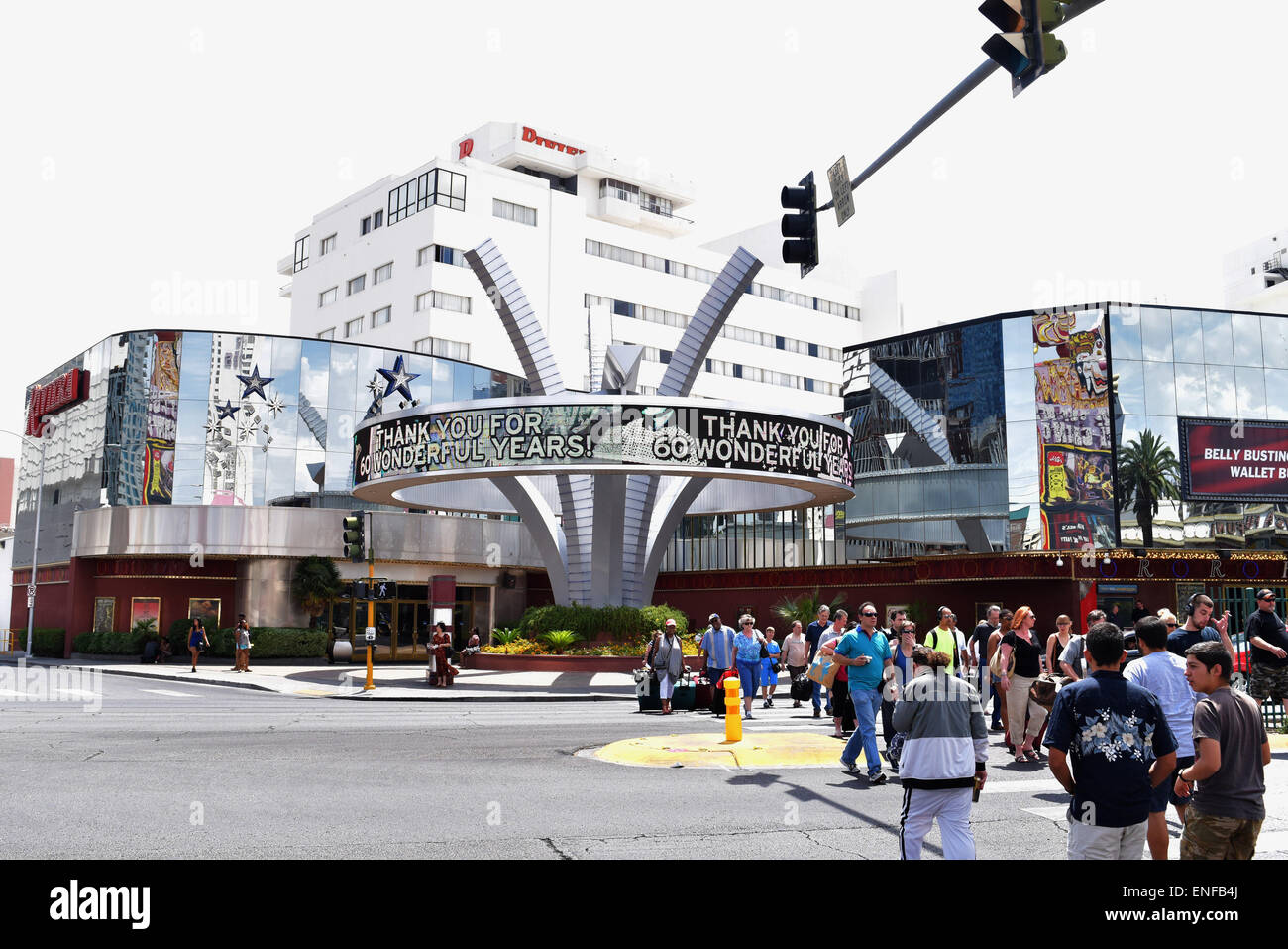 Las Vegas, Nevada, USA. Il 4 maggio, 2015. Il Riviera Hotel e Casino lo chiude le porte a mezzogiorno del 4 maggio 2015, due settimane dopo la celebrazione è il sessantesimo anniversario. © Marcel Thomas/ZUMA filo/Alamy Live News Foto Stock