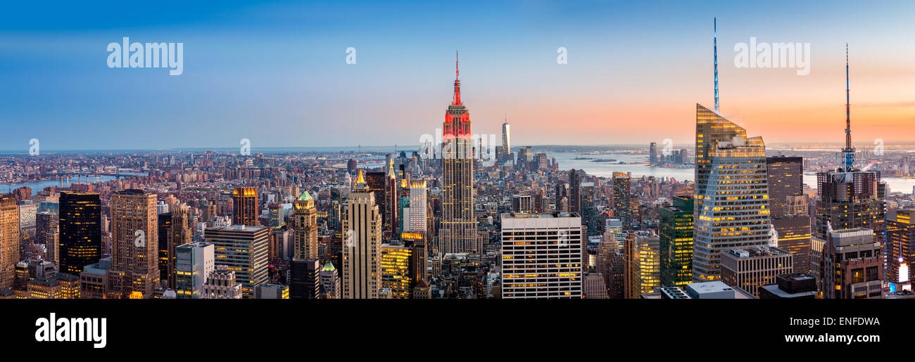 Skyline di New York panorama al tramonto Foto Stock