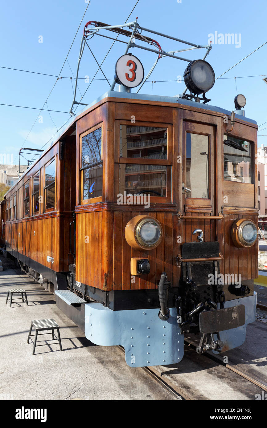 Automotrici ferroviarie con pannelli di legno, storica ferrovia Palma-Soller, Ferrocarril de Soller, Tren de Soller, Palma di Maiorca, Foto Stock