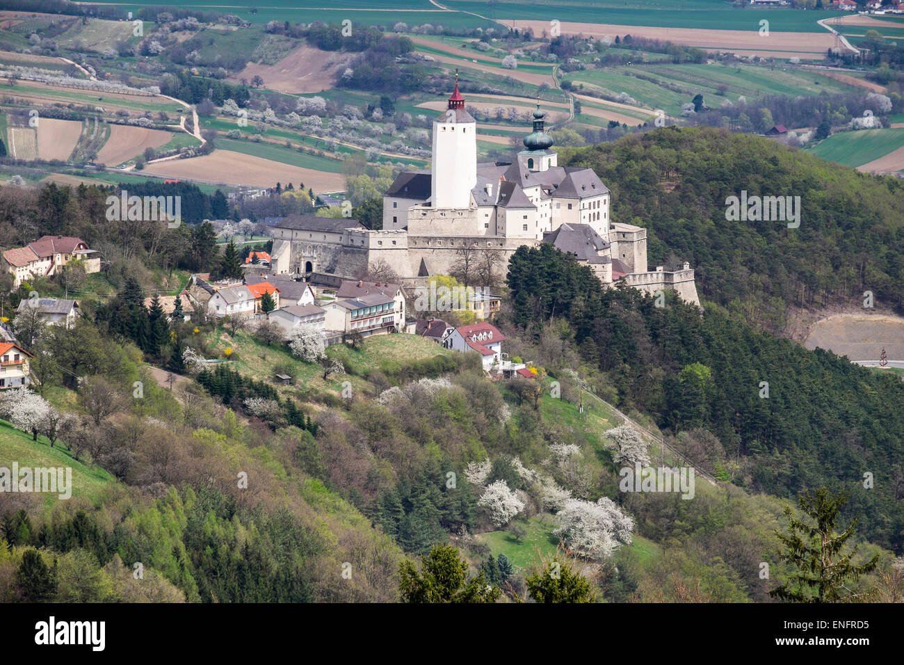 Il castello di Forchtenstein, vista da Rosalie Cappella, Burgenland settentrionale, Burgenland, Austria Foto Stock