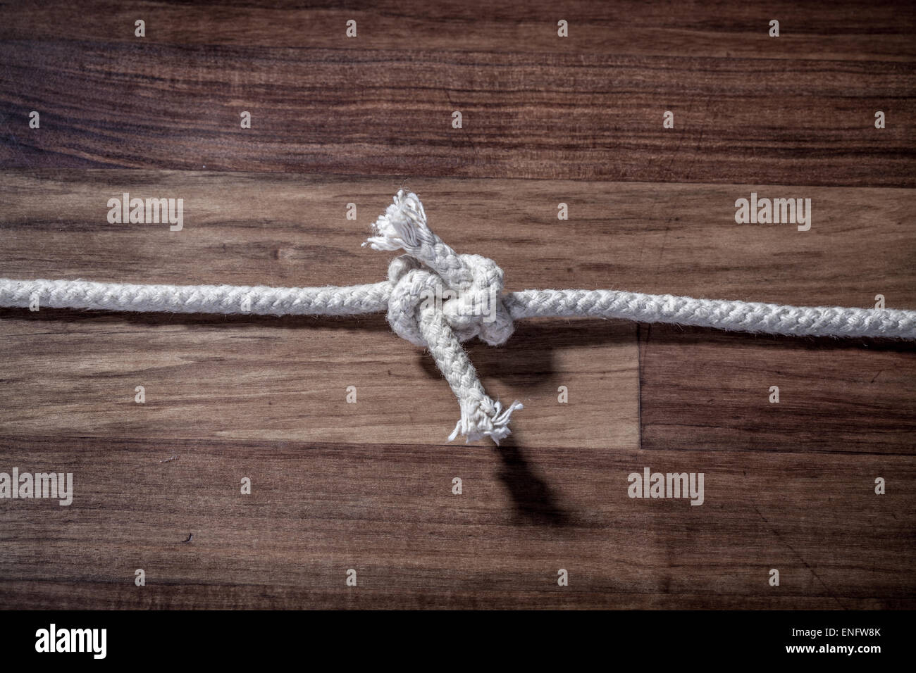 Carrick Bend nodo con una corda bianca. Foto Stock