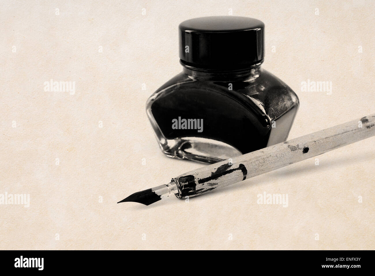 Vecchia penna e calamaio Foto stock - Alamy