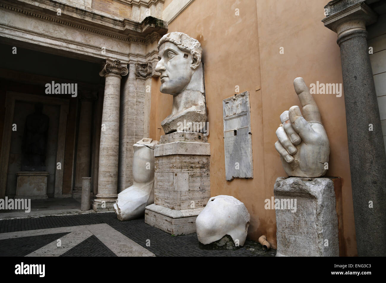 L'imperatore romano Costantino I (272-337 AD). Statua colossale presso i Musei Capitolini. Iv secolo. Roma. L'Italia. Foto Stock