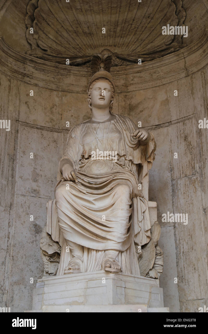 Statua colossale di seduta a Roma o a Roma Cesi. Periodo di Adriano (117-138) da un originale greco del V secolo A.C. Il marmo. Foto Stock