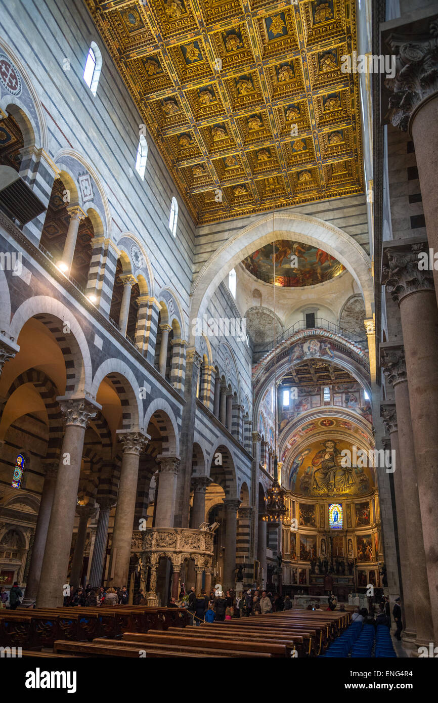 Interno della cattedrale di Santa Maria Assunta a Pisa, Italia Foto Stock