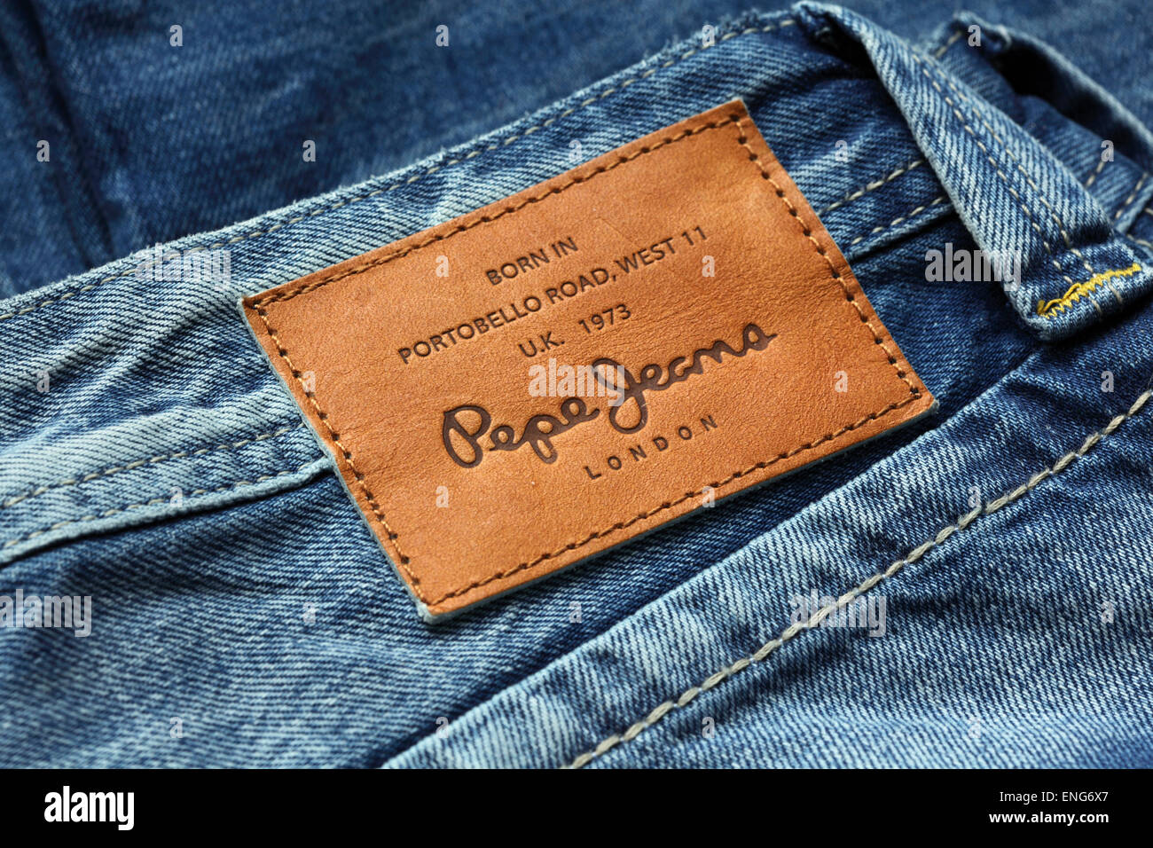 LOS ANGELES, CA, Stati Uniti d'America - 10 gennaio 2015. Parte di jeans di Pepe Jeans London, back patch close-up Foto Stock