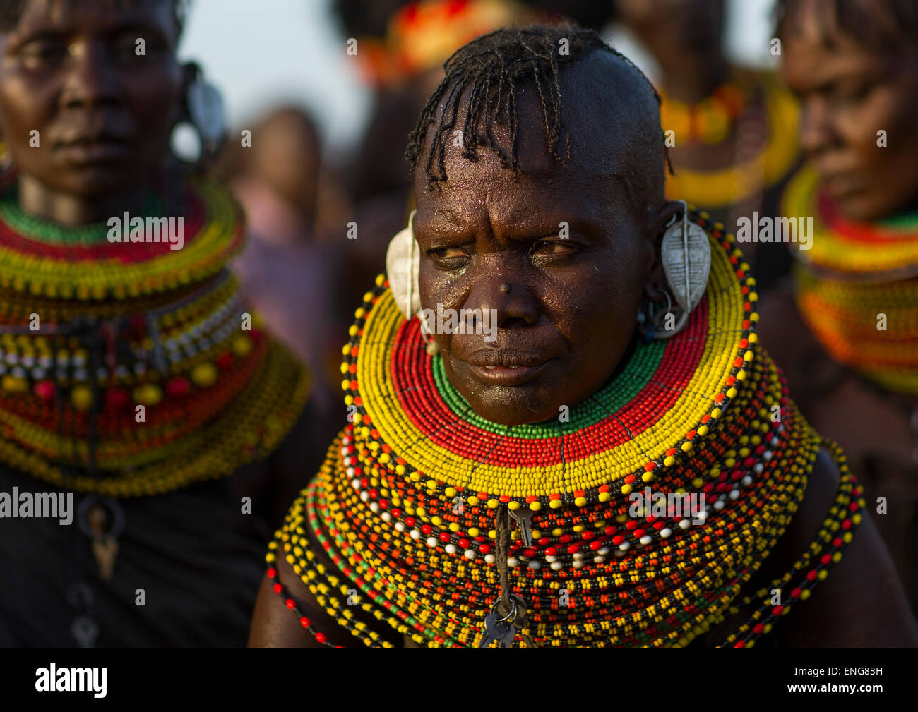 Turkana tribù le donne con enormi collane, Lago Turkana, Loiyangalani,  Kenya Foto stock - Alamy