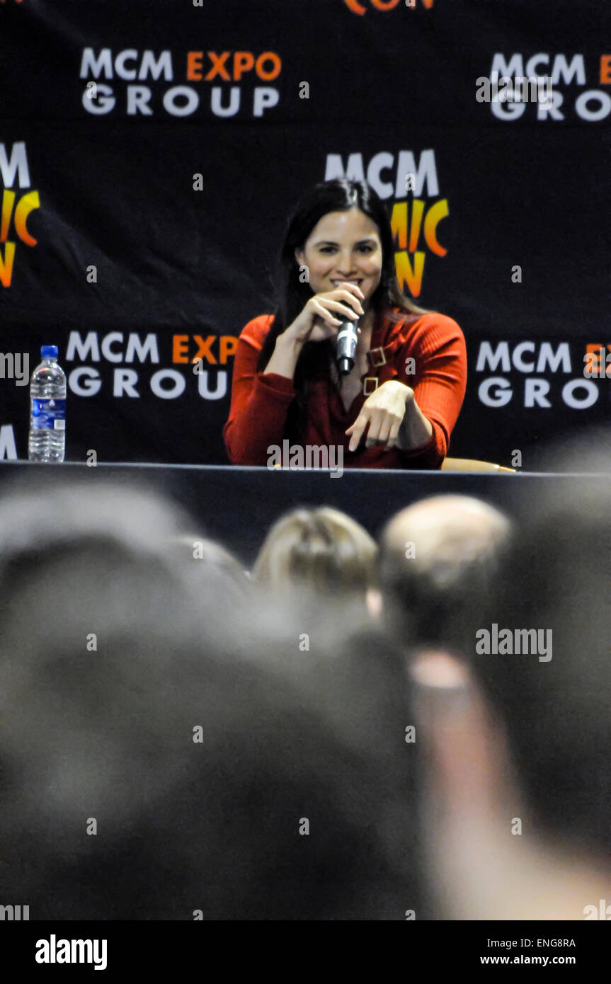 L'attrice Katrina diritto, meglio conosciuto per la riproduzione il carattere "ira' in Spartacus: Guerra dei Dannati Foto Stock