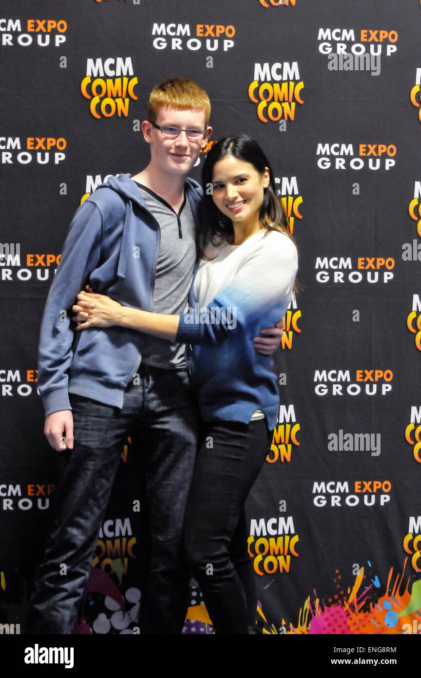 L'attrice Katrina diritto, meglio conosciuto per la riproduzione il carattere "ira' in Spartacus: Guerra dei Dannati Foto Stock