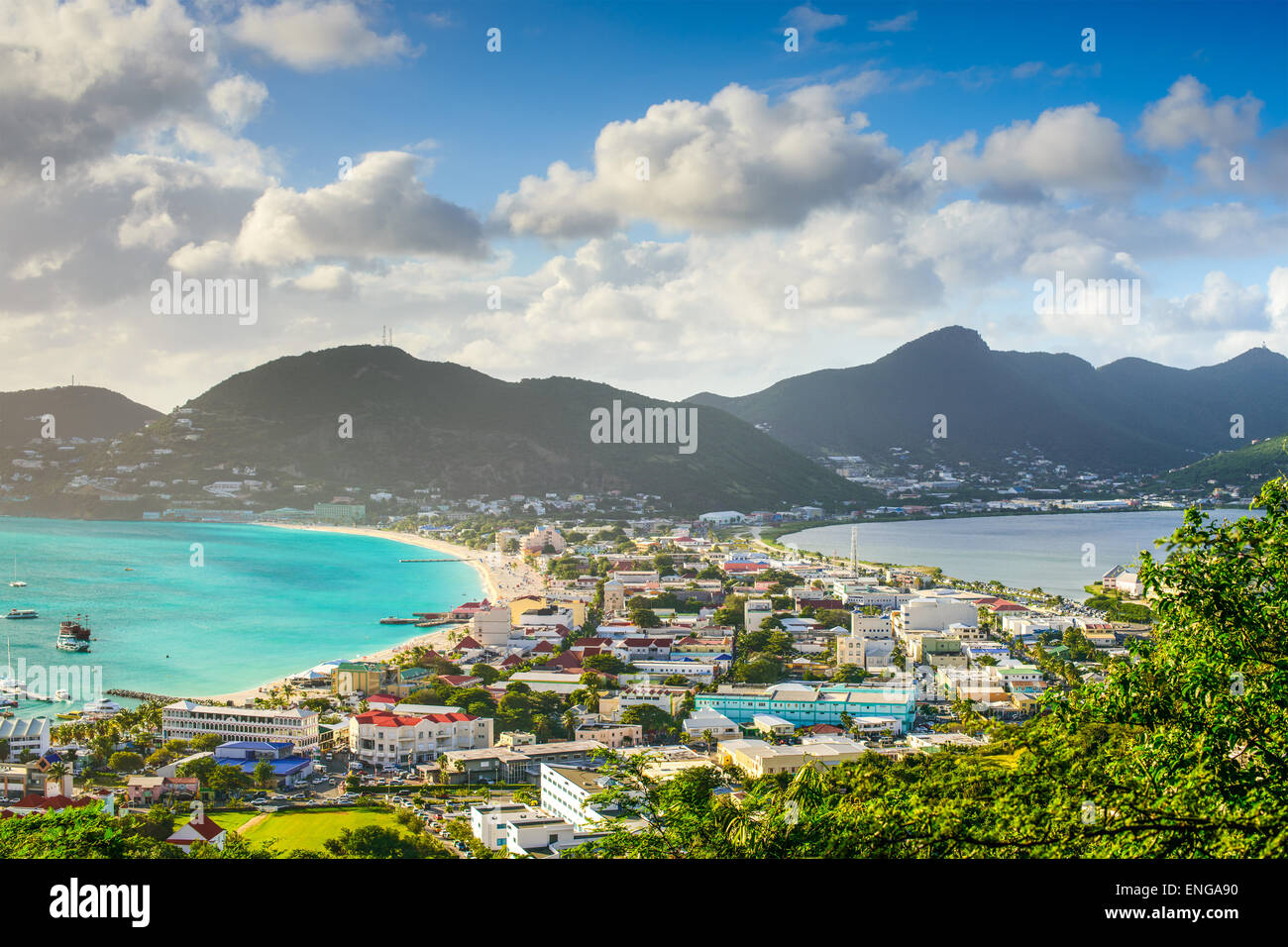 Philipsburg, Sint Maarten, paesaggio urbano di grande stagno di sale. Foto Stock