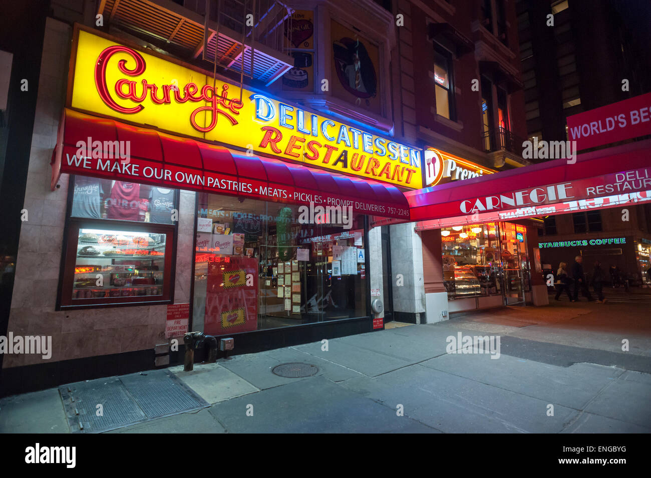 La famosa Carnegie Deli in Midtown a New York martedì, 28 Aprile 2015.Il famoso eatery è stato frantumato a causa di un illecito di linea di gas hookup scoperto nel corso di una inchiesta conico. Sulla scia dell'esplosione di gas sulla Seconda Avenue la città è stata di ispezionare le aziende per il traffico illegale di diversione di gas. (© Richard B. Levine) Foto Stock