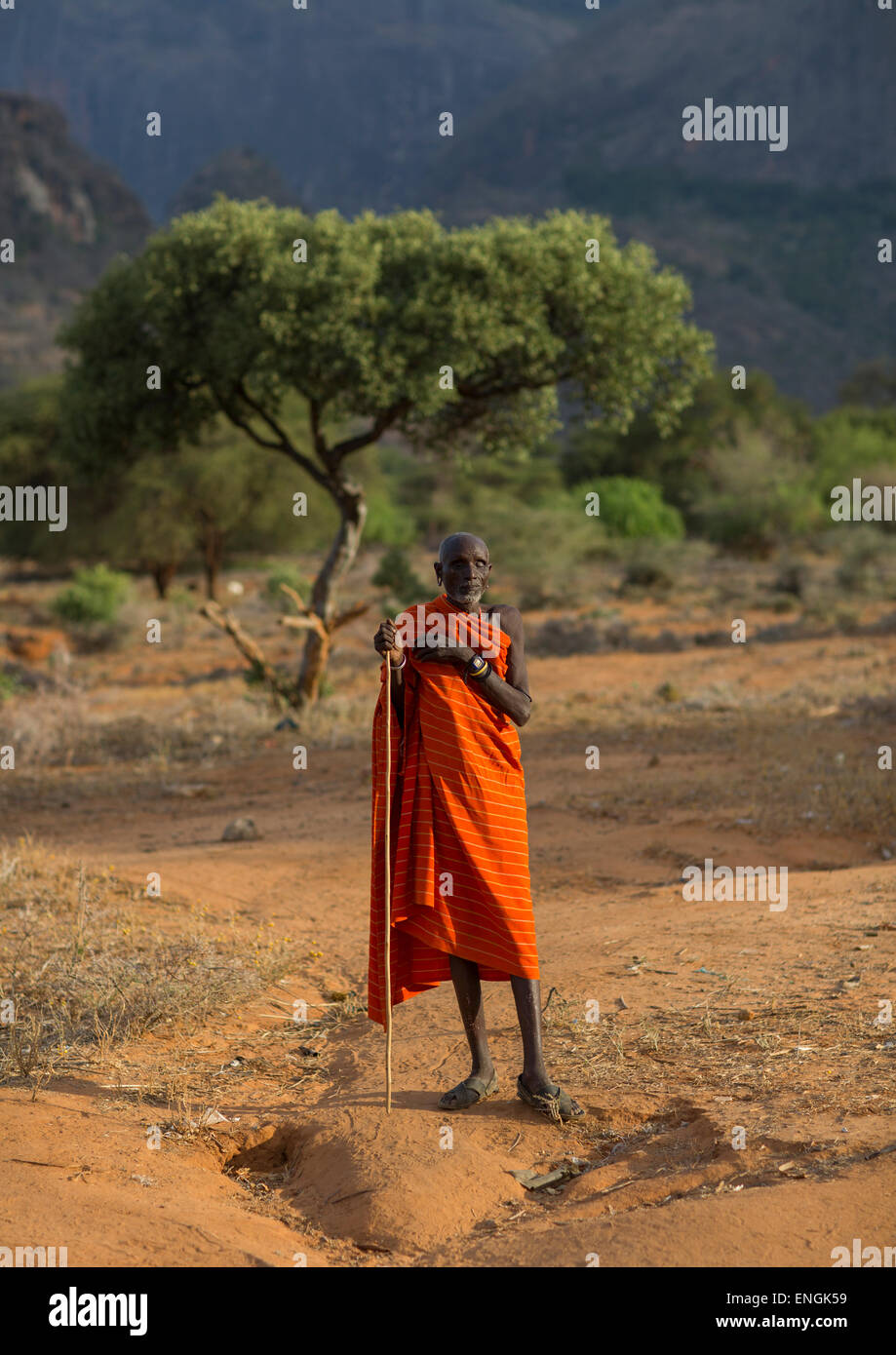 Ciechi Rendille Tribe Uomo vecchio distretto di Marsabit, Ngurunit, Kenya Foto Stock
