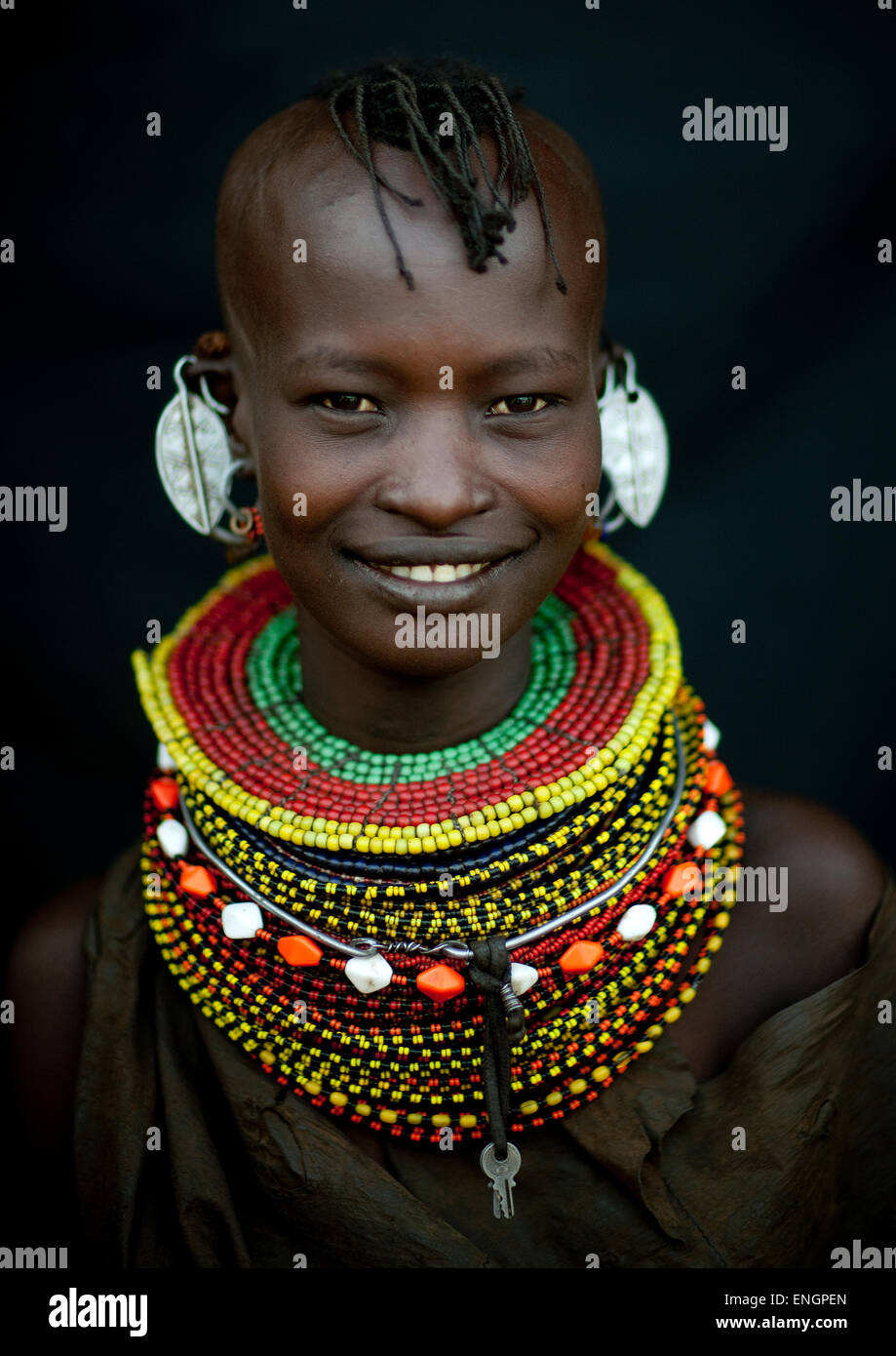 Turkana tribù donna con enormi collane ed orecchini, Lago Turkana,  Loiyangalani, Kenya Foto stock - Alamy