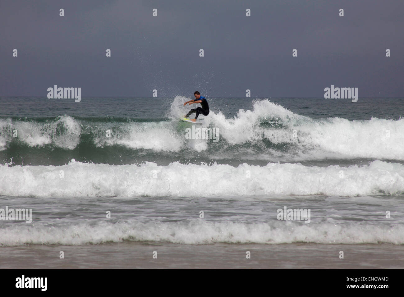 Lezioni di surf in Spiaggia di Somo vicino a Loredo Santander Cantabria Spagna. Foto Stock