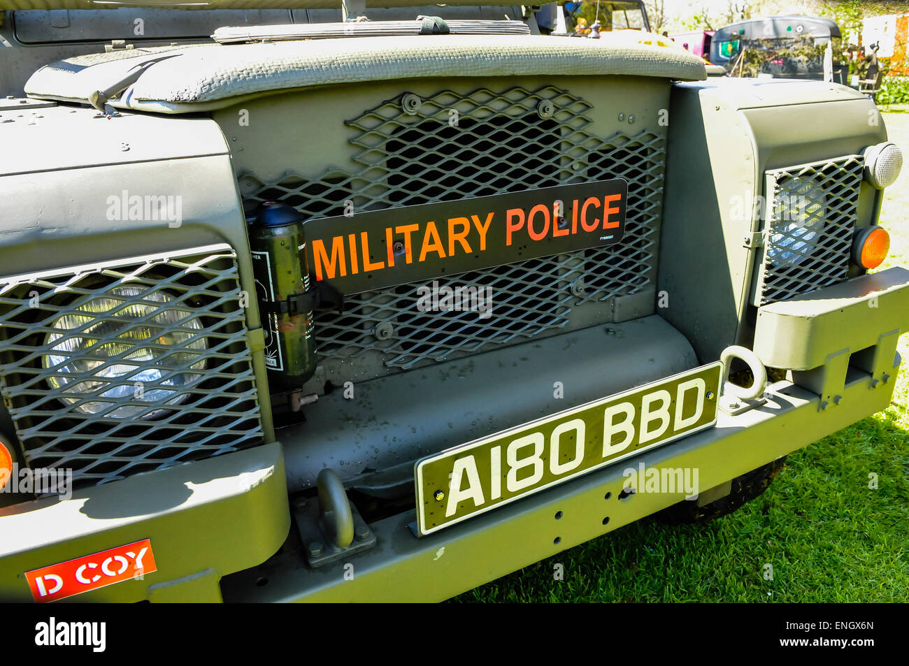 La polizia militare verde Landrover Foto Stock