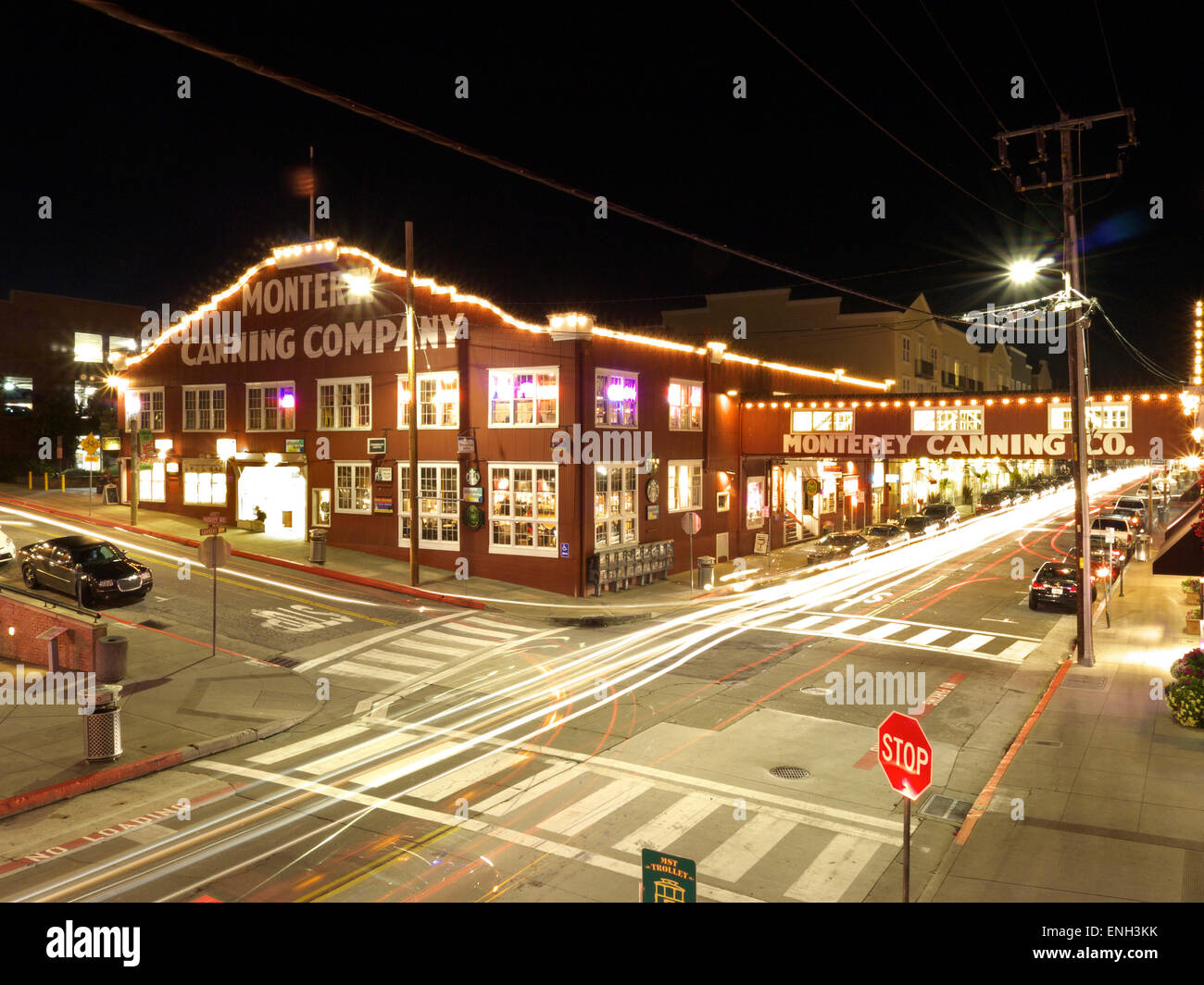 Monterey Canning Company Creazione di attrazione illuminata di notte Cannery Row Monterey California USA Foto Stock