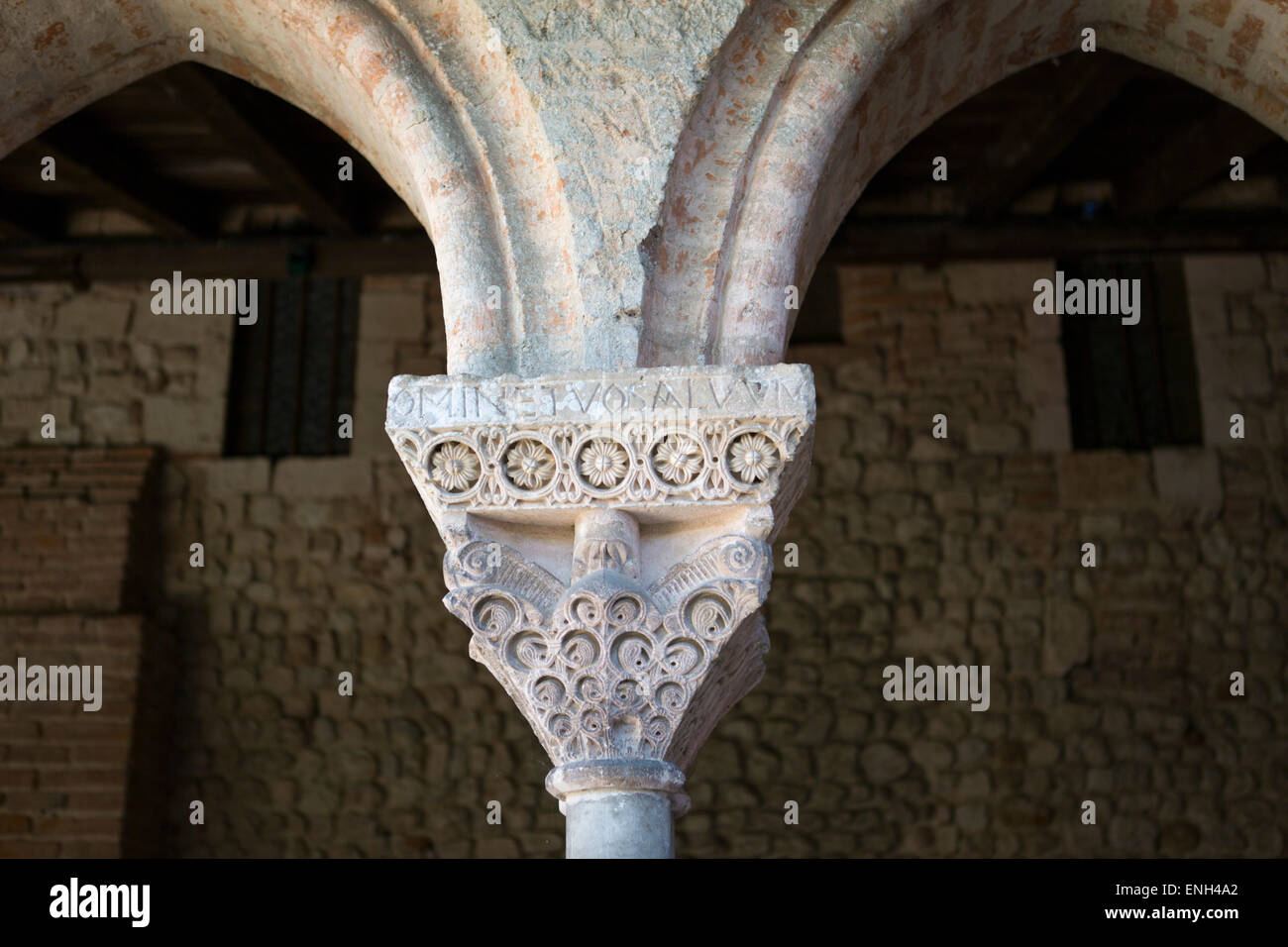 Porticato con bella arte medievale decorazioni dell'Abbazia di Saint-Pierre a Moissac Foto Stock
