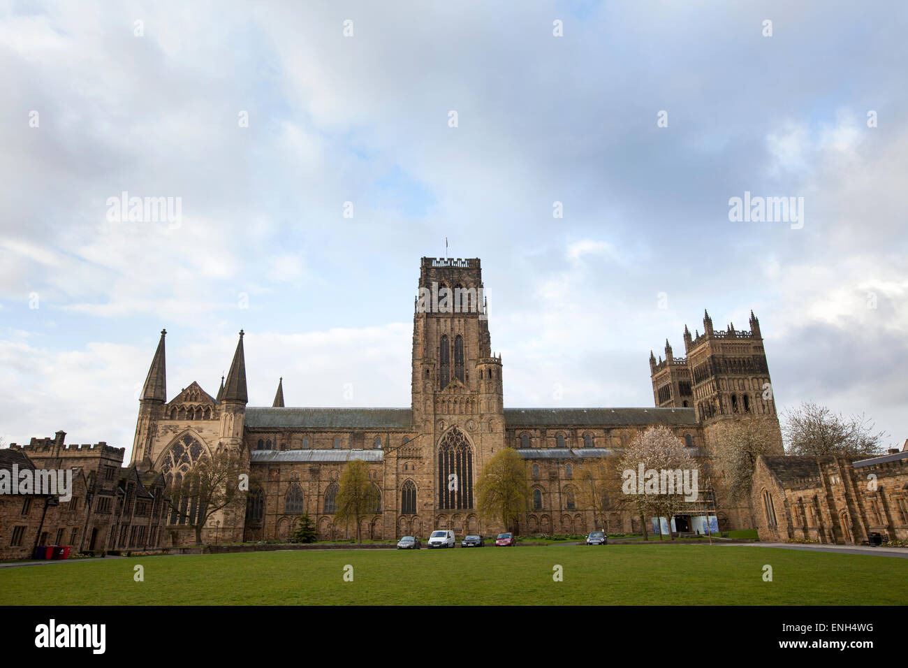 La Cattedrale di Durham e palazzo verde Foto Stock