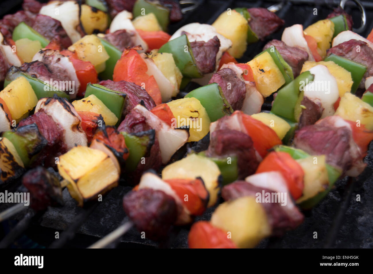 Shish kebab sul grill. Foto Stock