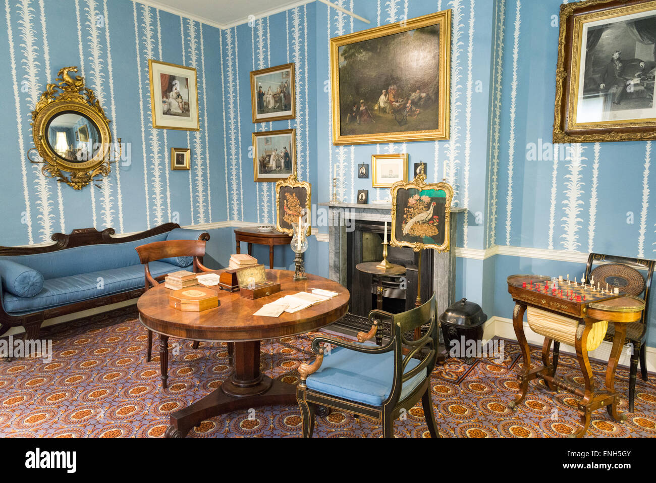 Sala da disegno dal 1830 nell'Geffrye Museum, Shoreditch, London, England, Regno Unito Foto Stock